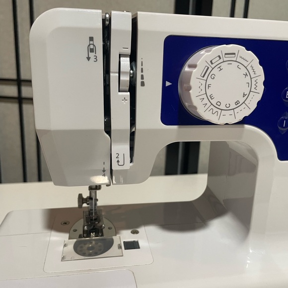 Kylinton YS-1602 portable mini sewing machine - Working - Picture 5 of 11